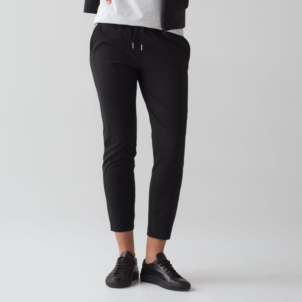Lululemon Women's On The Fly Pant *Woven 28" - Black